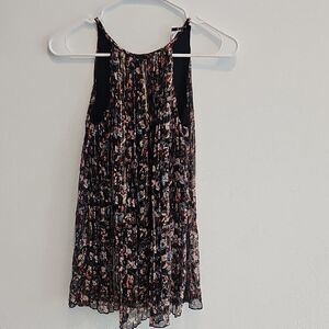 Floral Pleated Sleeveless Top